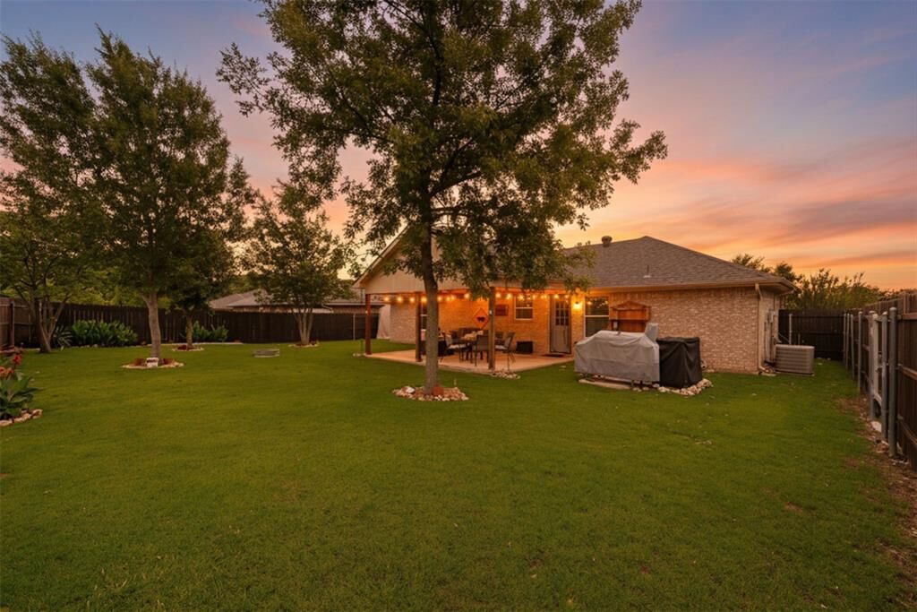 Property Photo:  1108 Ashwood Court  TX 76033 