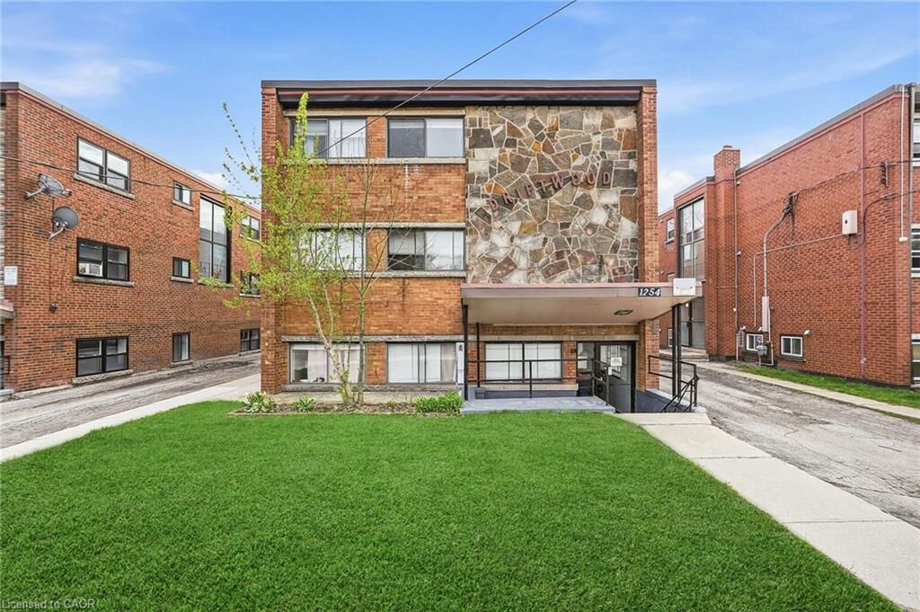 Property Photo: 1254 Fennell Avenue E ON L8T 1T4