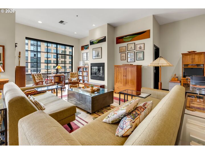 Property Photo:  408 NW 12th Ave 604  OR 97209 