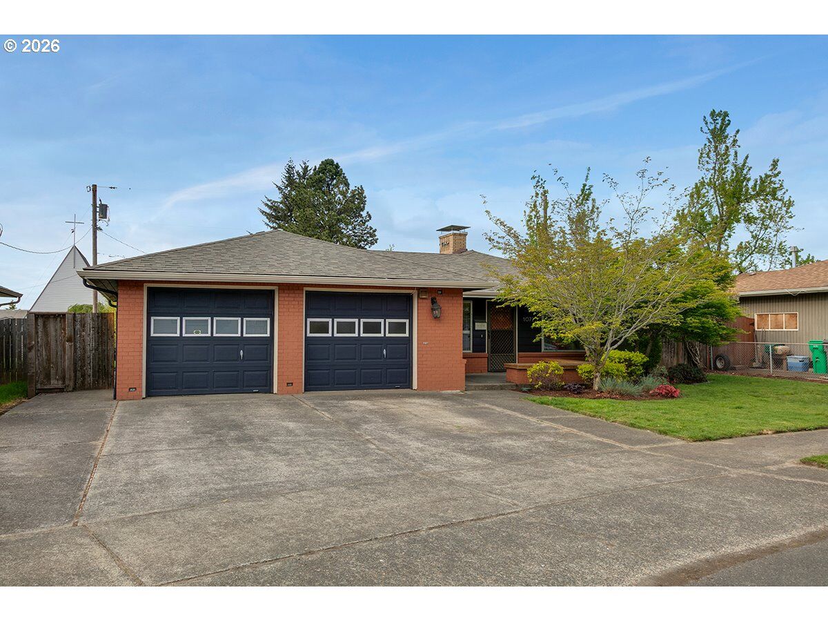 Property Photo:  10723 SE Stephens St  OR 97216 