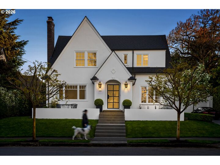 Property Photo:  3550 NE Maltby St  OR 97212 
