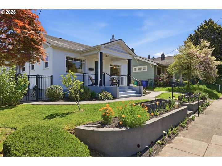Property Photo:  6720 NE Rodney Ave  OR 97211 