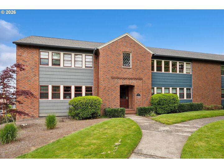 Property Photo:  255 NE 61st Ave 19  OR 97213 