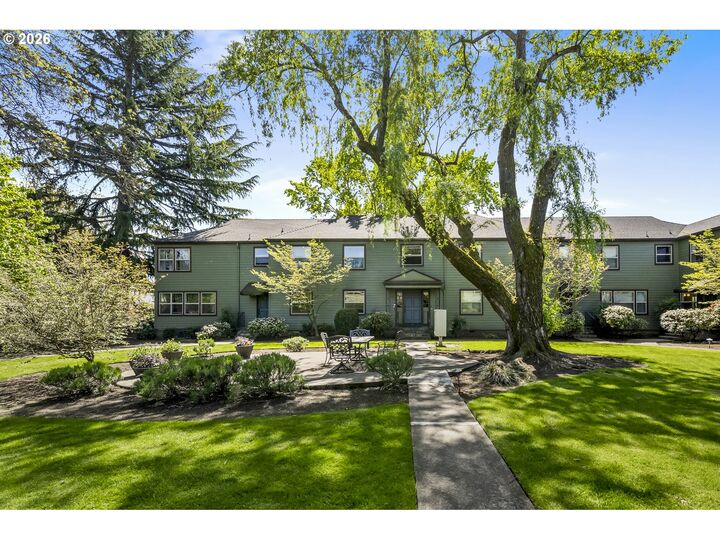 Property Photo:  3719 SE 42nd Ave  OR 97206 