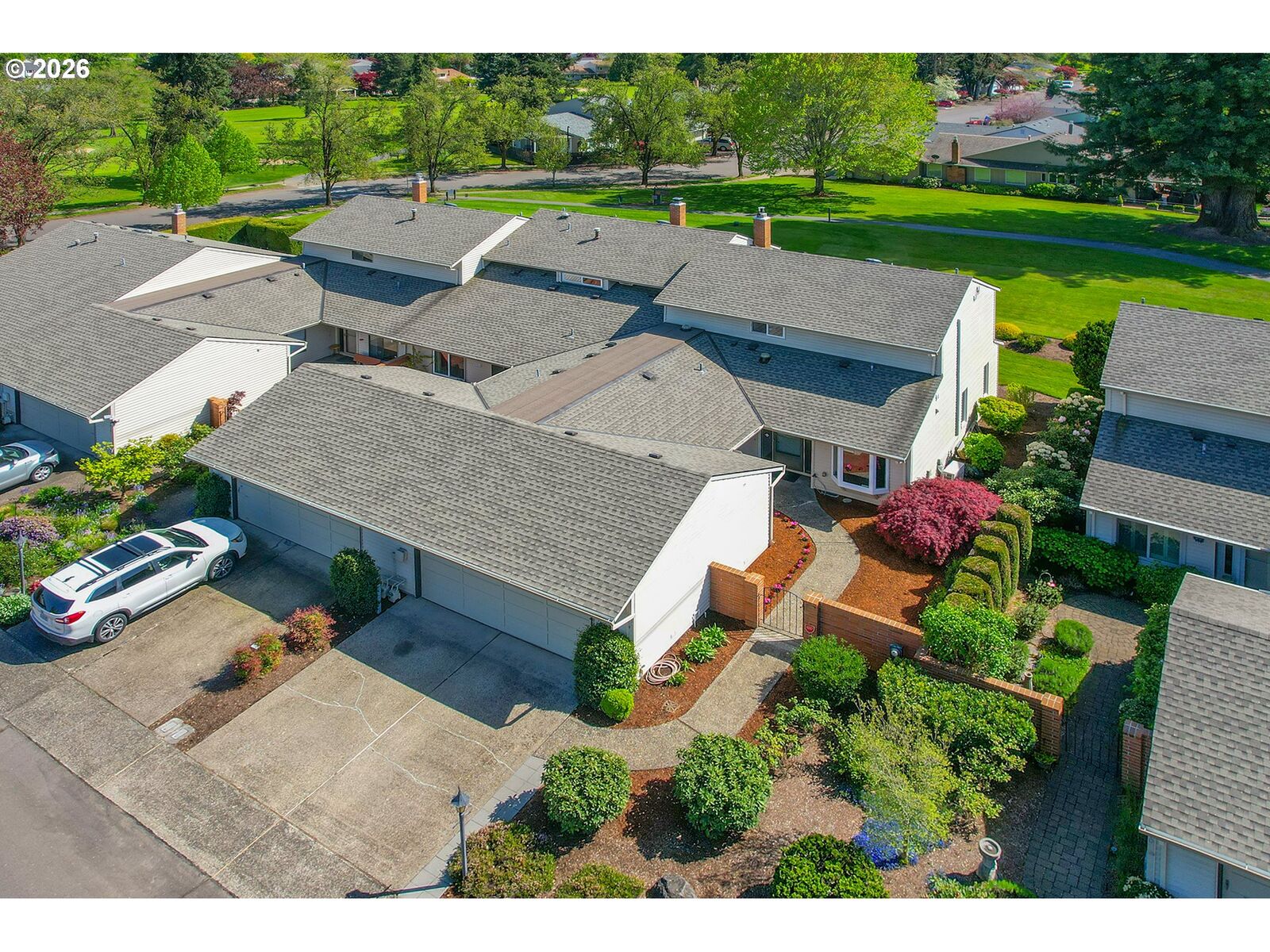 Property Photo:  9430 SW Lakeside Dr  OR 97224 