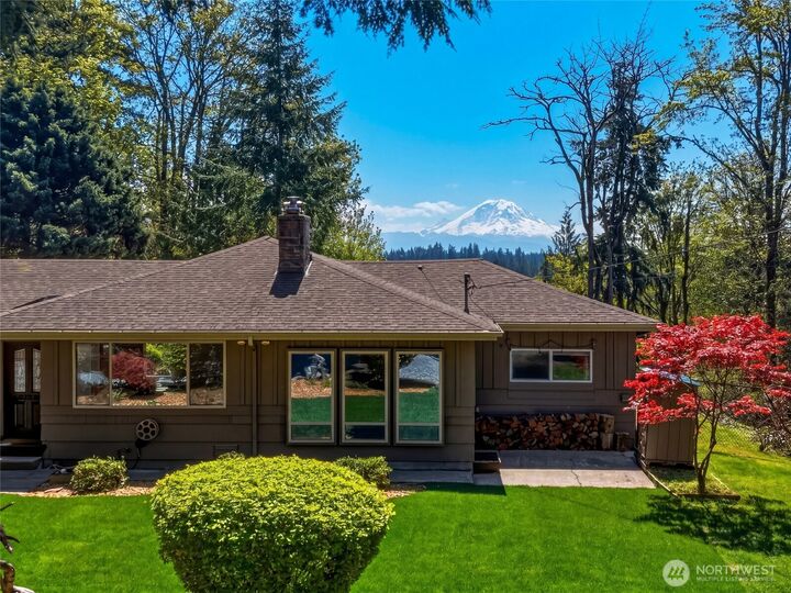 Property Photo: 21437 SE 232nd Street WA 98038