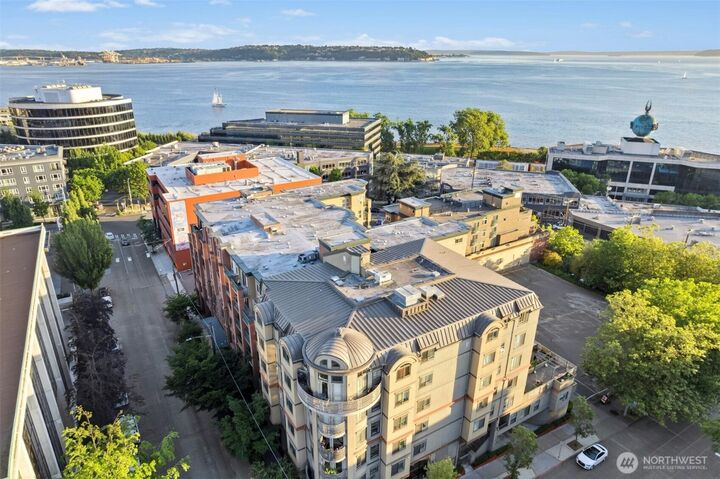 Property Photo: 133 Queen Anne Avenue N 304 WA 98109