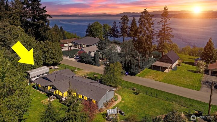 Property Photo: 2976 Janet Avenue WA 98282