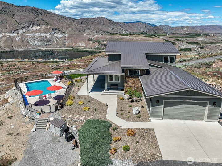 Property Photo:  200  Ridge Road  WA 98843 