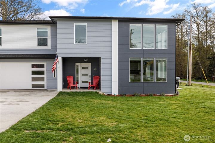 Property Photo:  1203  Byrd Street  WA 98239 