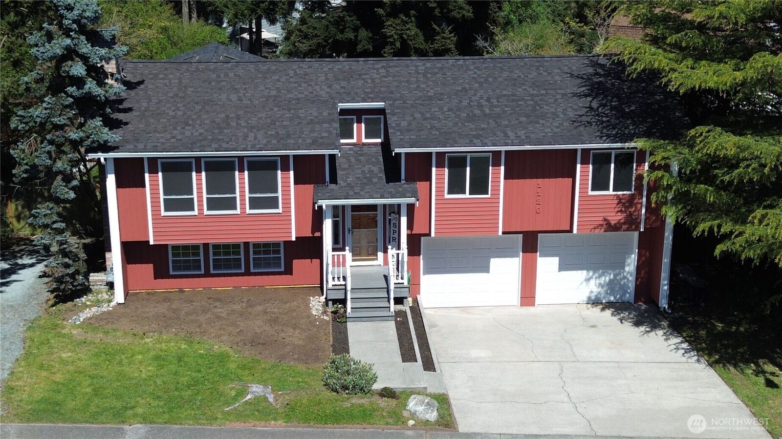 Property Photo:  1120 SW 8th Avenue  WA 98277 