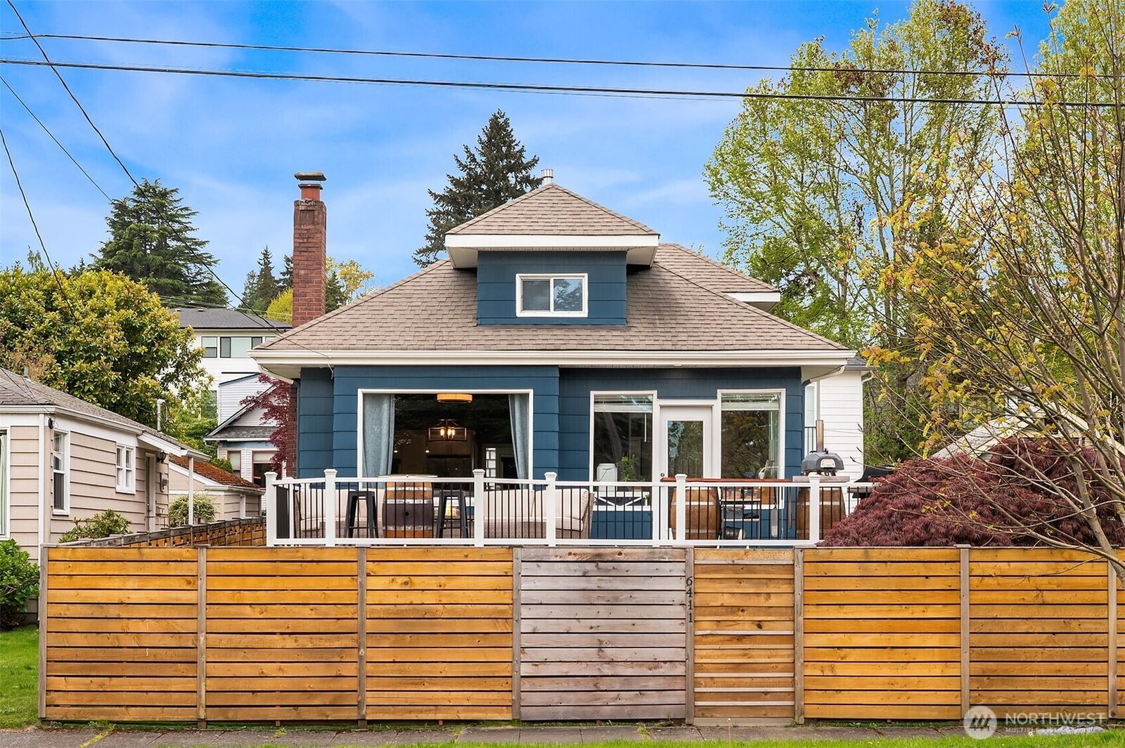 Property Photo:  6411  Woodland Place N  WA 98103 
