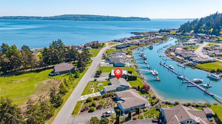 Property Photo:  2241  Mariner Beach Drive  WA 98277 