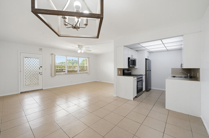 Property Photo:  2401 Antigua Circle J3  FL 33066 