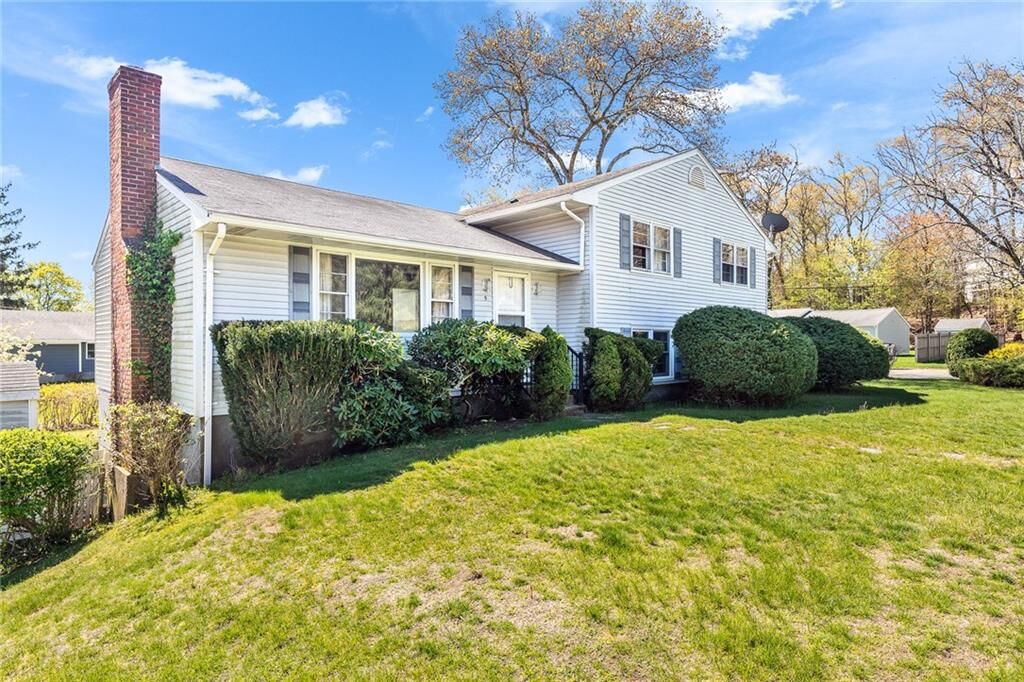 Property Photo:  5 Taylor Circle  RI 02818 
