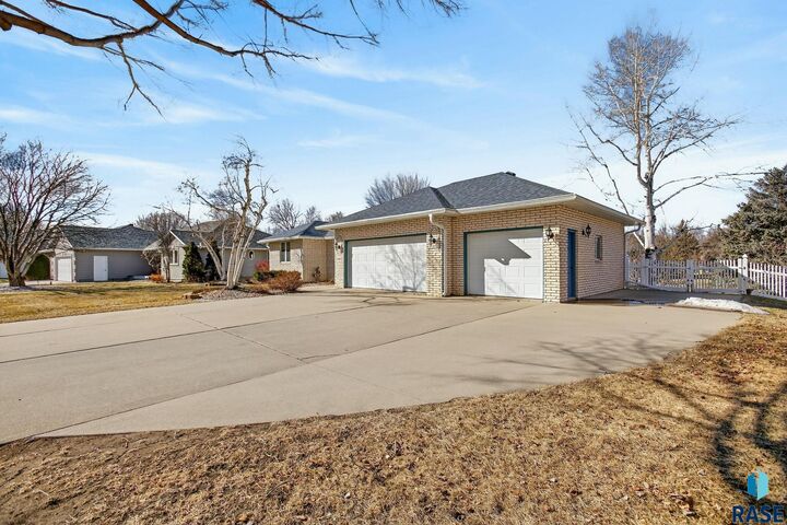 Property Photo:  1244 S Stoney Pointe Ct  SD 57106 