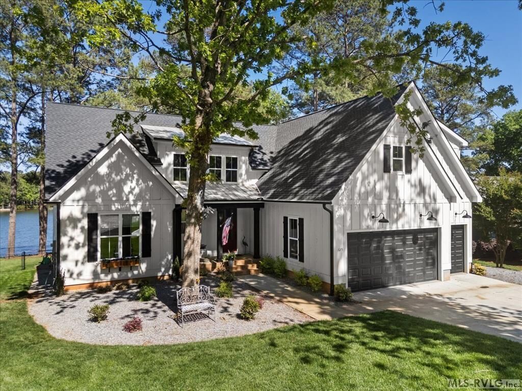 Property Photo:  125 Lakeview Circle  VA 23887 