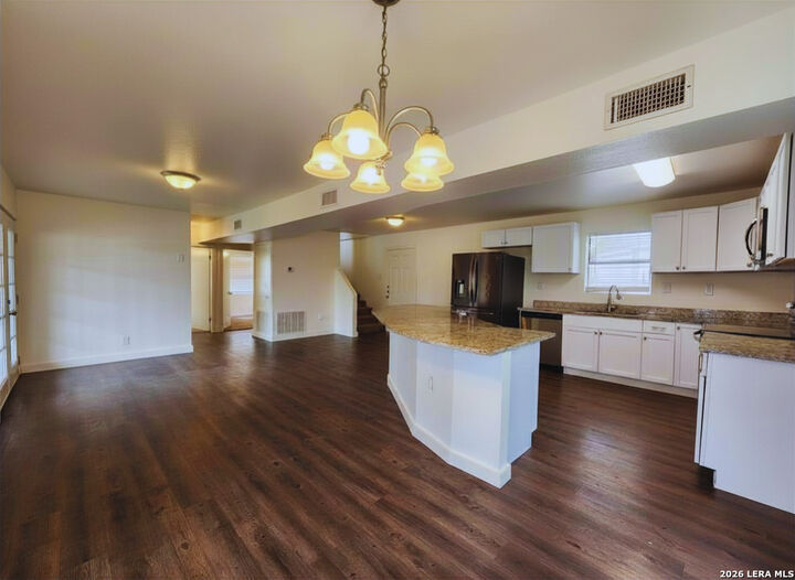 Property Photo:  207 Oaklane St  TX 78133 