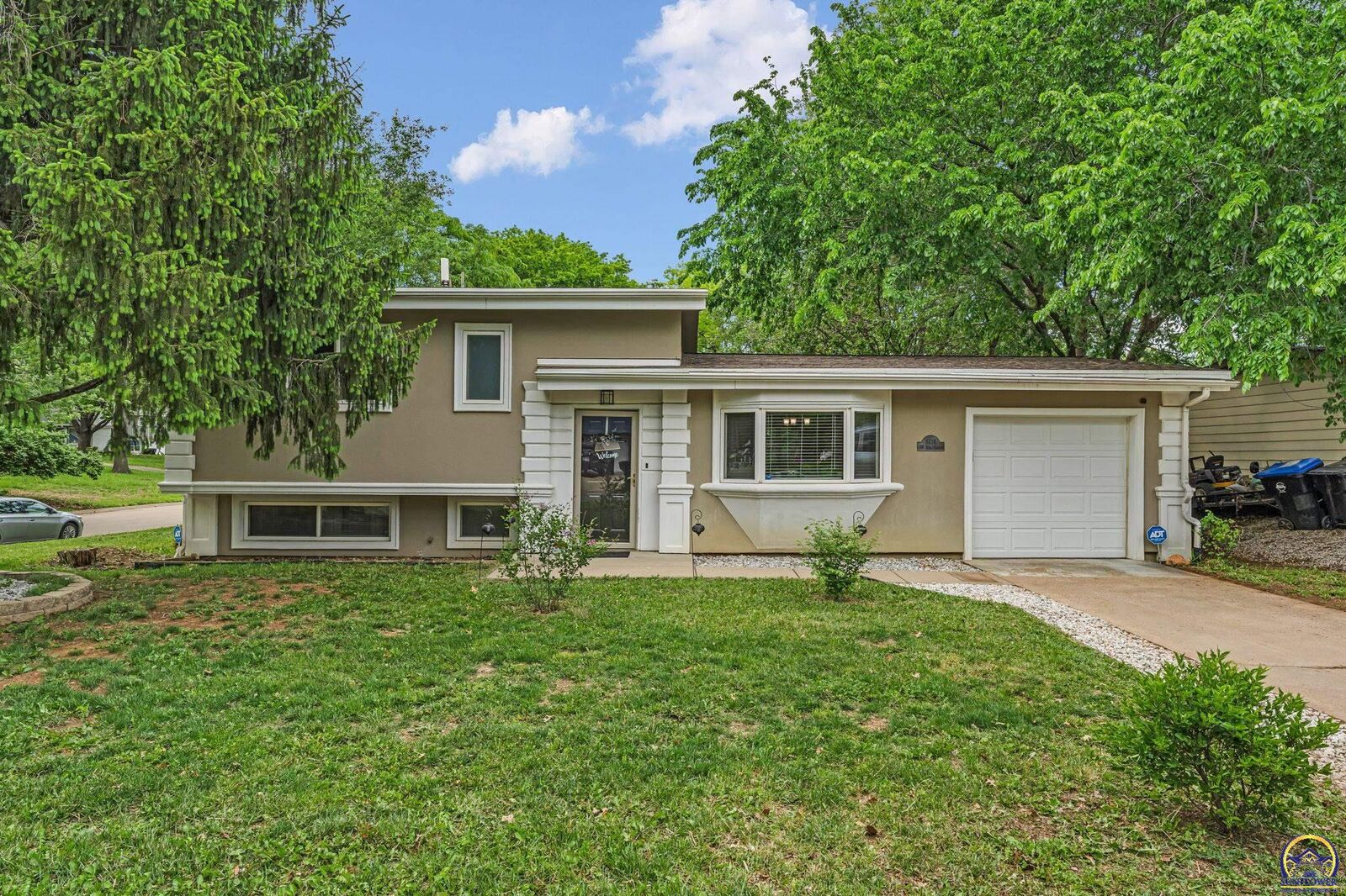 Property Photo:  3418 SW 33rd Ter  KS 66614 