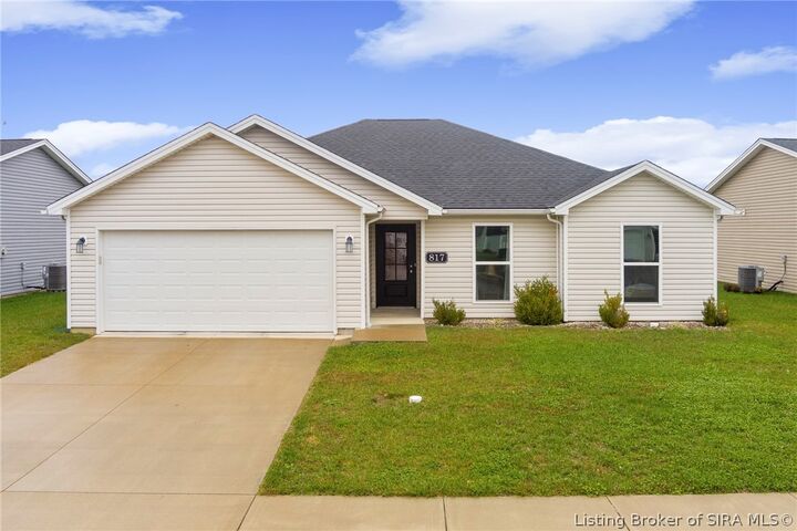 Property Photo:  817 Wolf Run Park Boulevard  IN 47130 