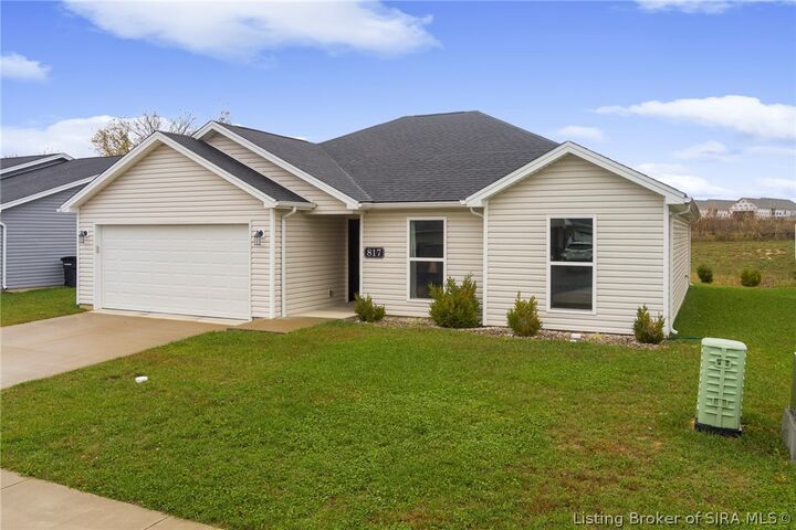 Property Photo:  817 Wolf Run Park Boulevard  IN 47130 