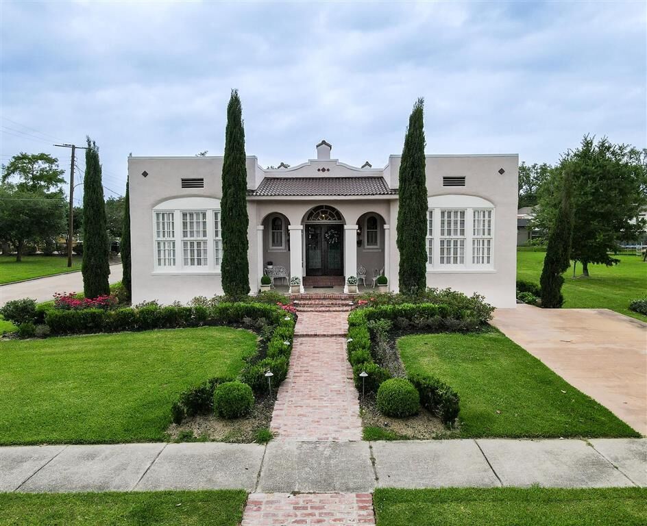 Property Photo:  122 Grove Street  LA 70601 