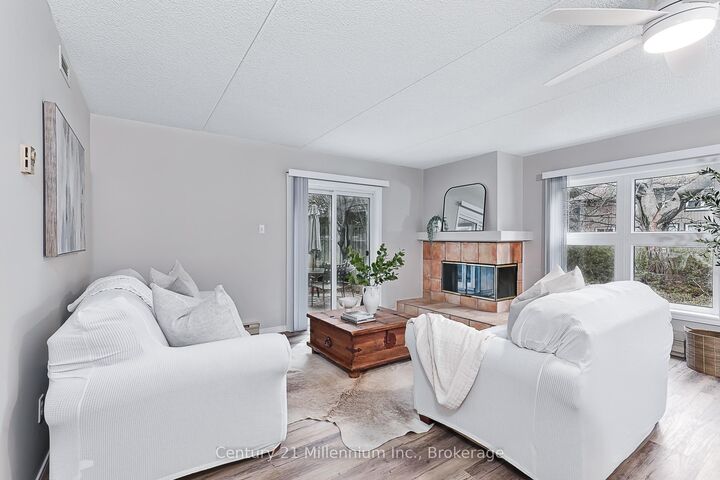 Photo de la propriété:  409 Mariners Way  ON L9Y 5C7 