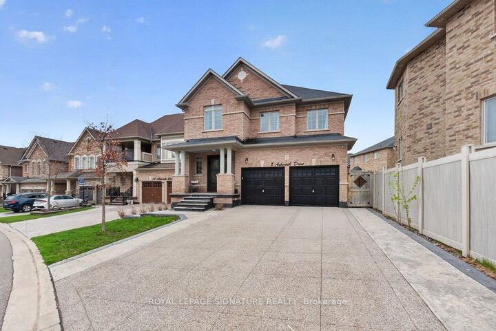 Property Photo: 8 Ashcreek Drive ON L6Y 0G8