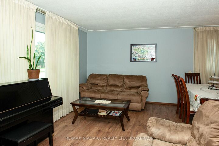 Property Photo: 38 Roehampton Drive ON L2M 7K7