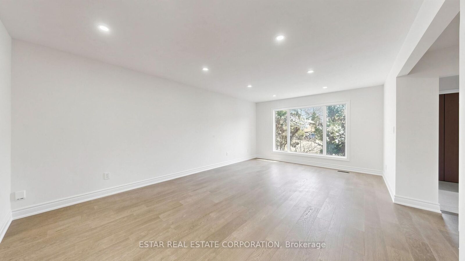 Property Photo: 91 Whitehorn Crescent ON M2J 3B1