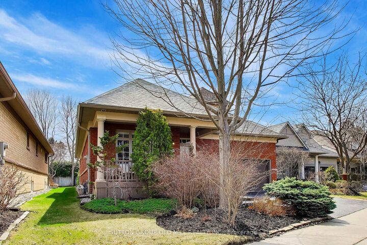 Property Photo: 2175 Stavebank Road 16 ON L5C 1T3