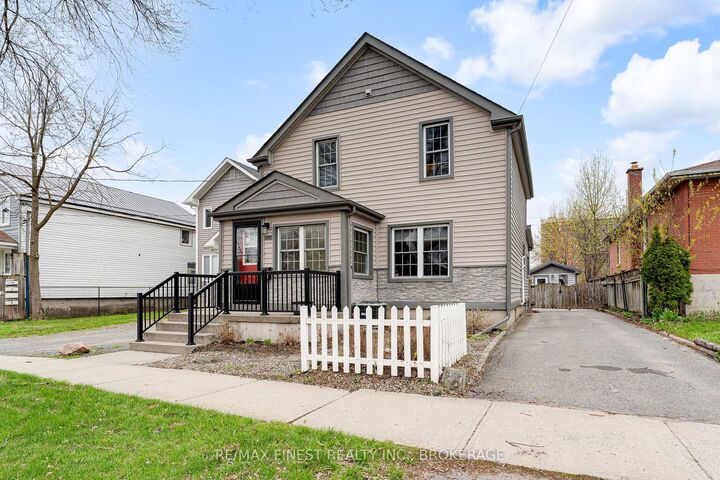 580 Macdonnell Street — photo 1