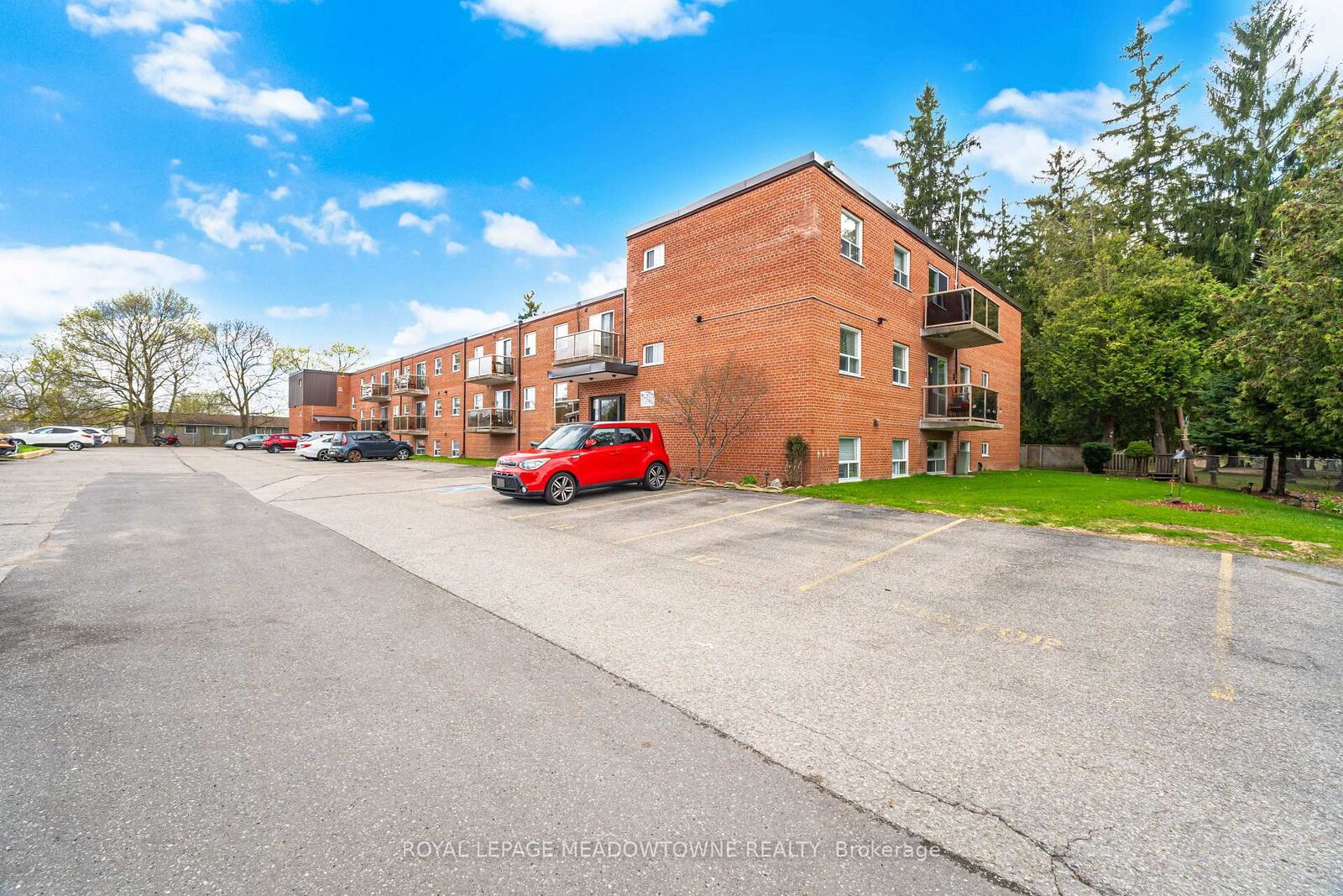 Property Photo:  24 Ransom Street 205  ON L7J 1S3 