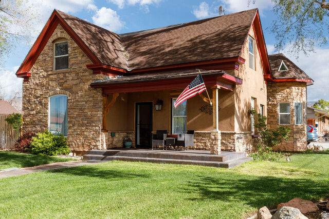 Property Photo:  195 E 400 N  UT 84701 