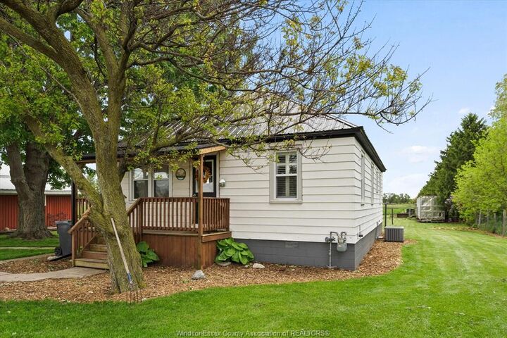 Property Photo: 1722 Mersea Rd D ON N8H 3V4