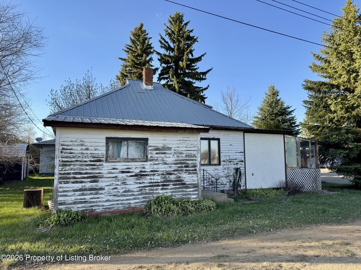 Property Photo:  108 Montana Street  ND 58529 