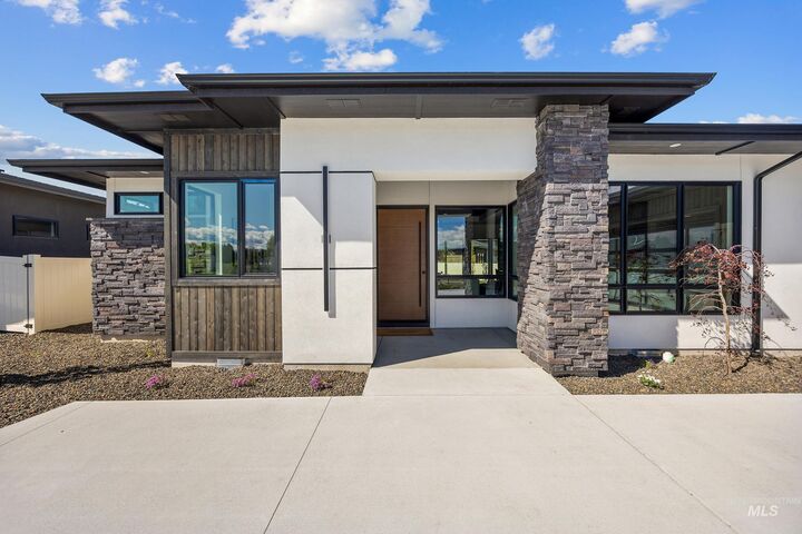 Property Photo: 591 N Pembina Place ID 83616