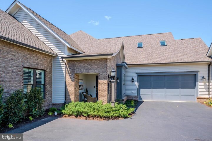 Property Photo:  42863 Beaver Crossing Square  VA 20148 