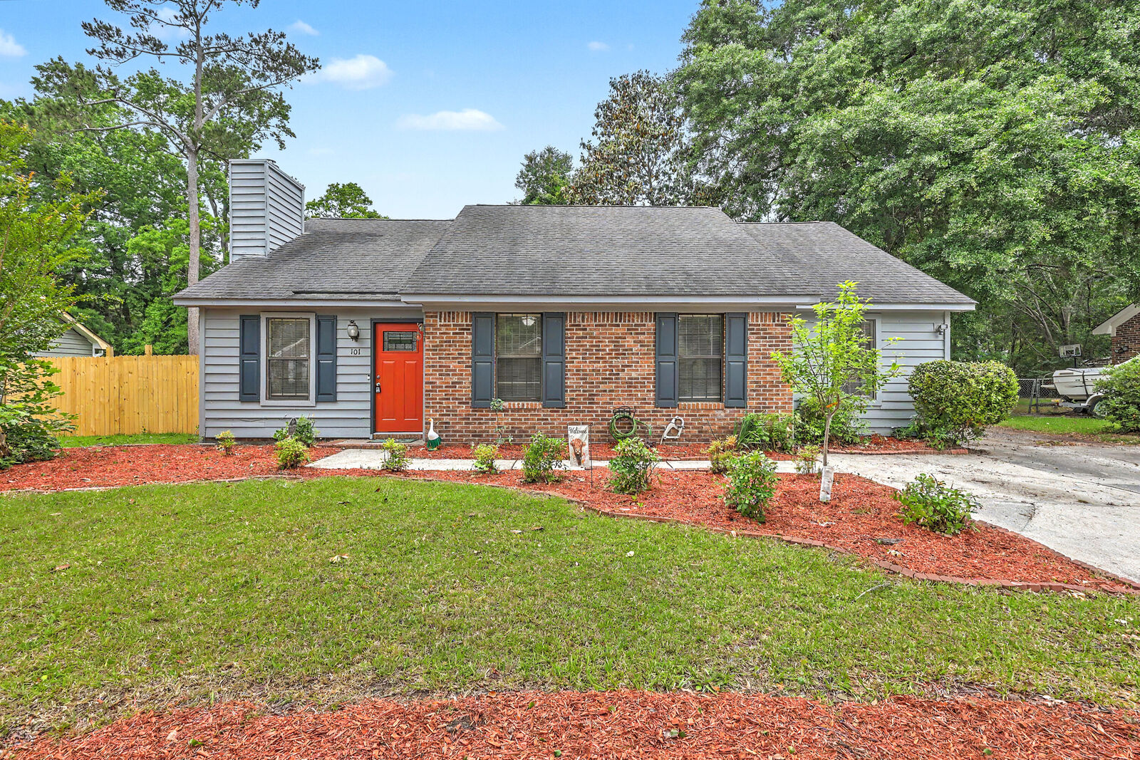 Property Photo:  101 Glebe Road  SC 29485 