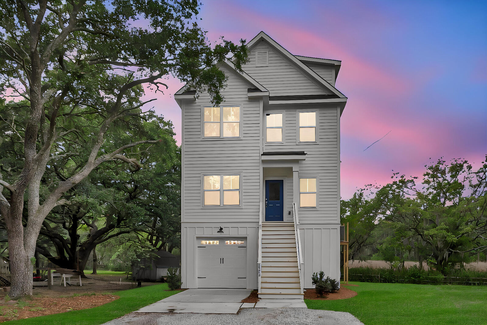 Property Photo:  1552 N Avalon Circle  SC 29407 