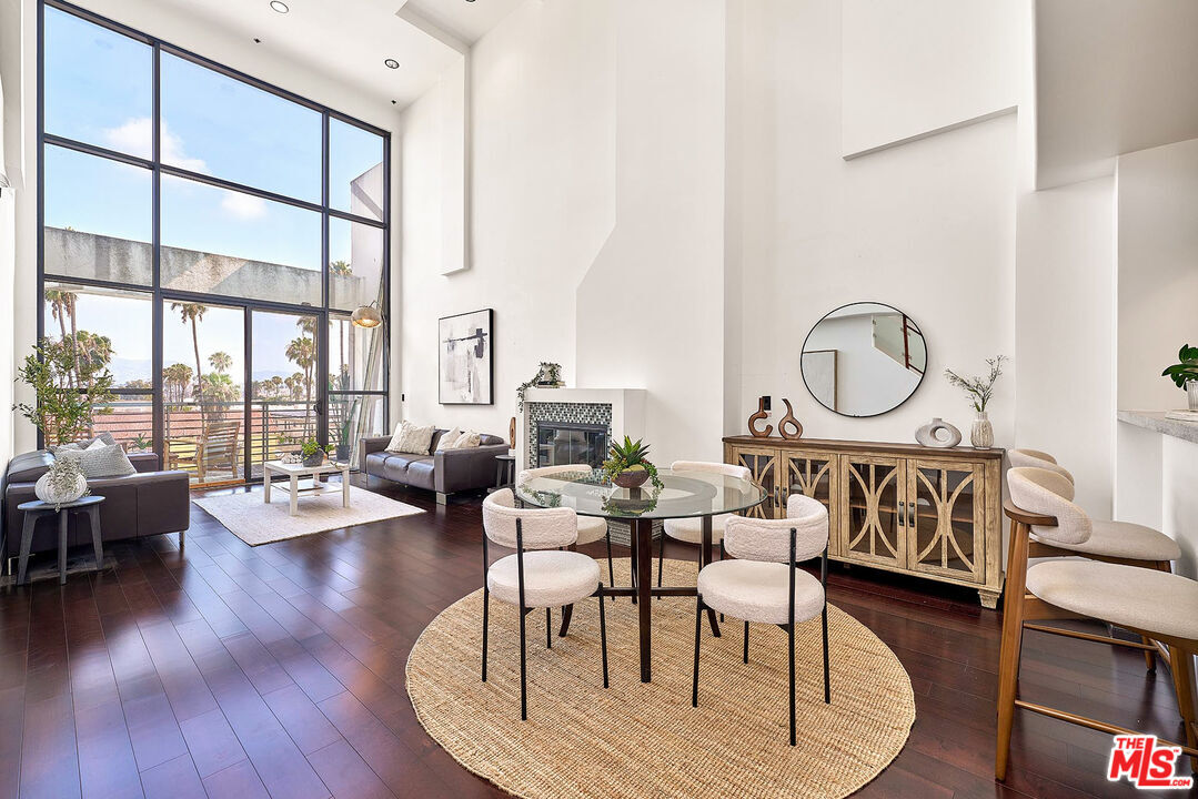 Property Photo:  520 S Kingsley Dr, Unit Ph3  CA 90020 