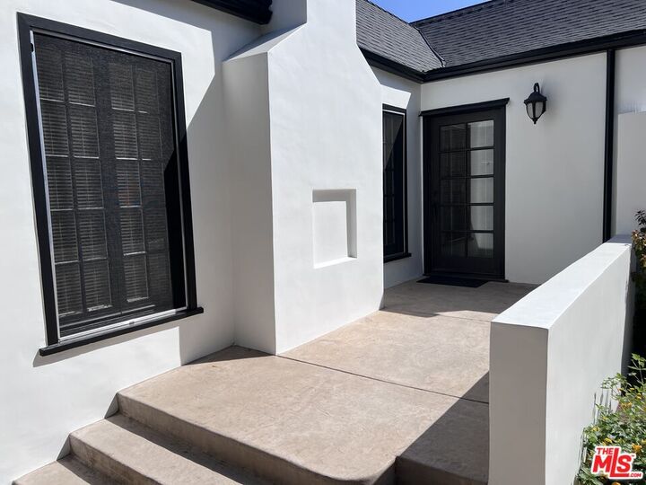 Property Photo:  810 N Harper Ave  CA 90046 