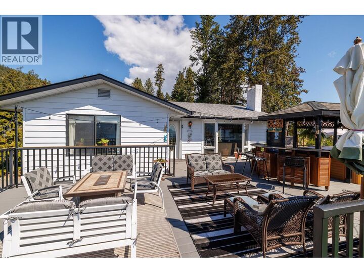 Property Photo: 5687 Somerset Avenue BC V0H 1X4