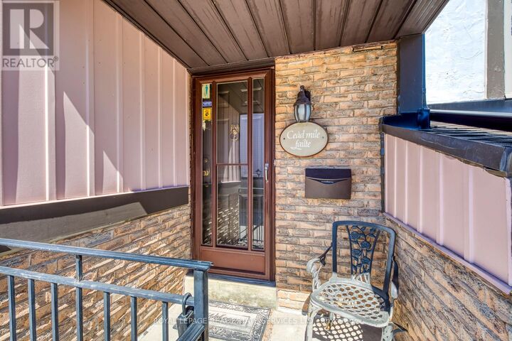 Property Photo:  4 English Ivyway  ON M2H 3M4 
