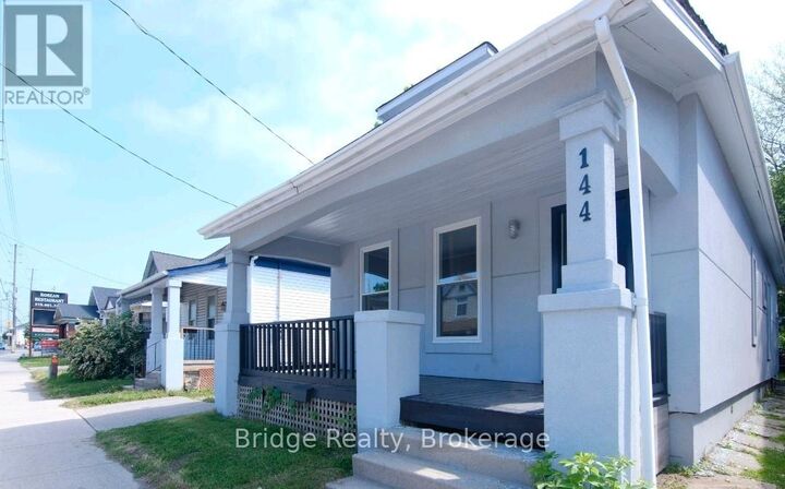 144 Adelaide Street North — photo 1