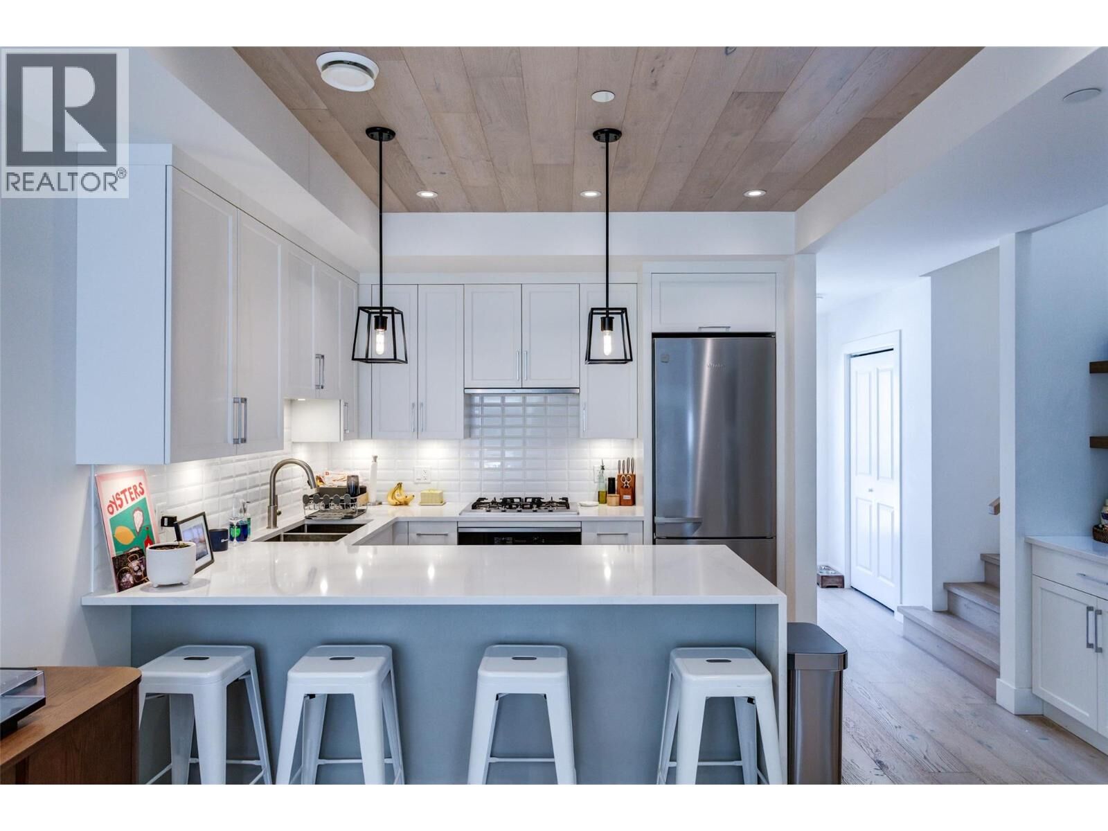 Property Photo: 1308 Richter Street 104 BC V1Y 2L3