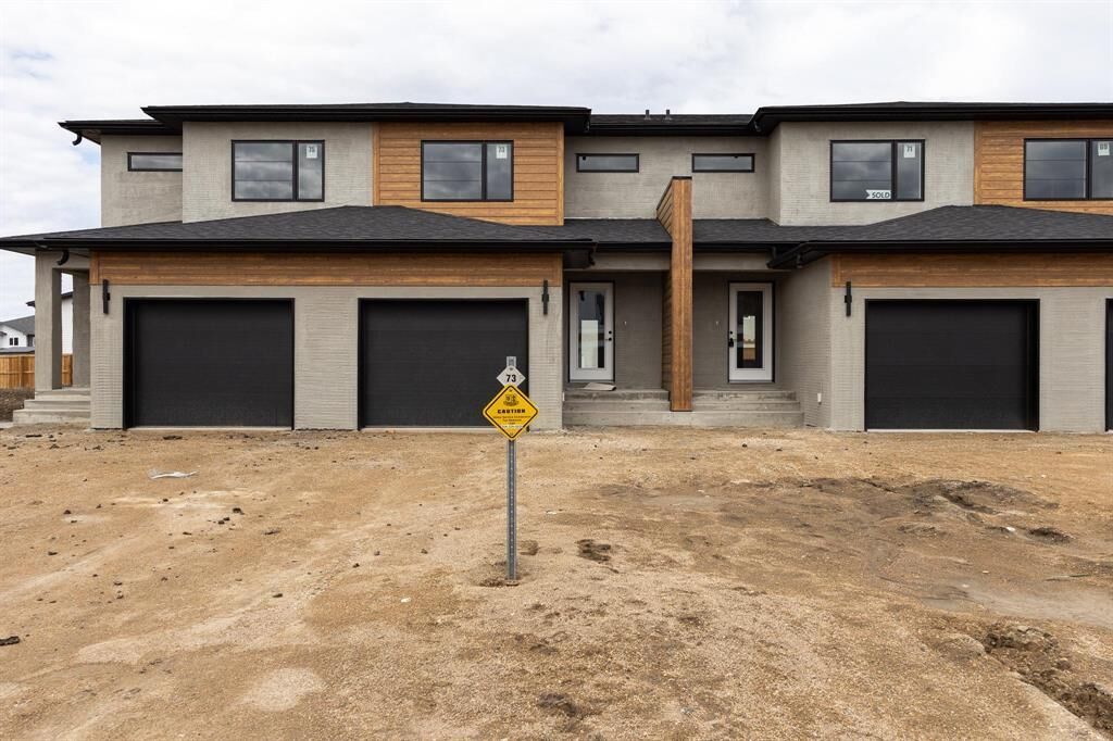 Property Photo:  73 Kootenay Way  MB R5G 2Y1 