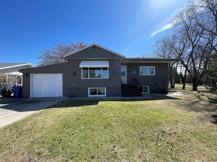 Property Photo:  204 Burrows Road South  MB R0J 1B0 