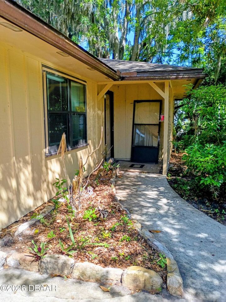 Property Photo: 310 Cavanah Drive FL 32117
