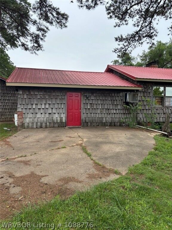 Property Photo: 606 N Forest Avenue OK 74941